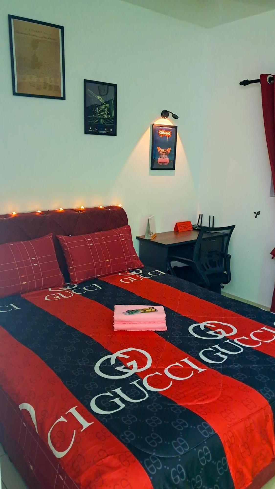 The Red Room Alanis Residence Sepang Exterior foto